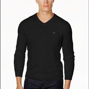 Men's Signature Solid V-Neck Sweater-with tag